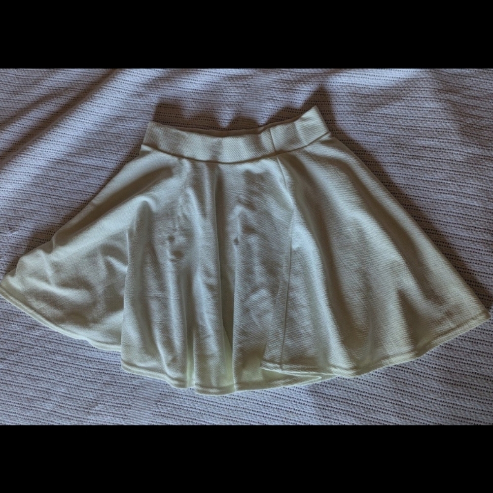 Chic White Skirt